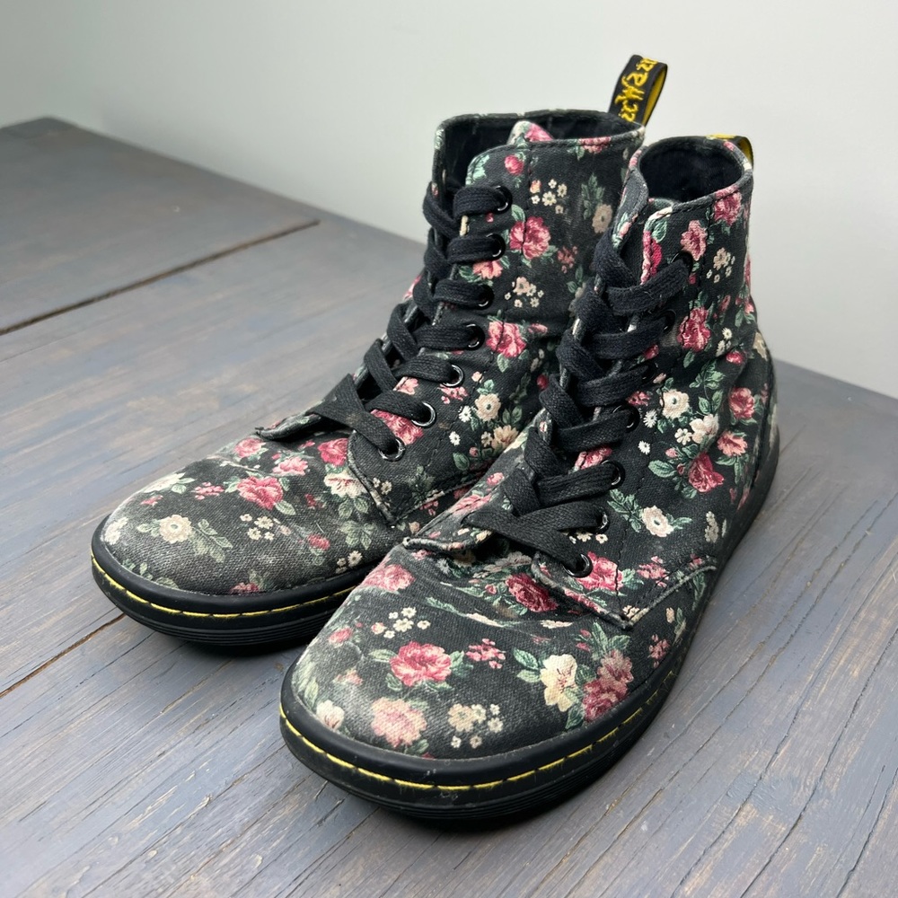 Dr. Martens Floral "Hackney" Canvas Flat Boots Size 7 (38)